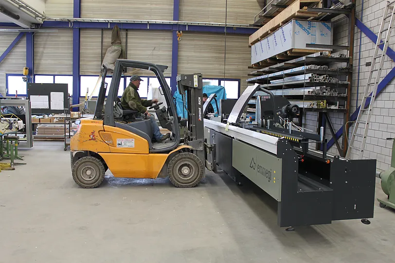 Emmegi Precision C2 bei Weber Metallbau AG in Dachsen Einstiegs-Doppelgehrungssäge für Metallbauanwendungen vom Marktführer für Doppelgehrungssägen